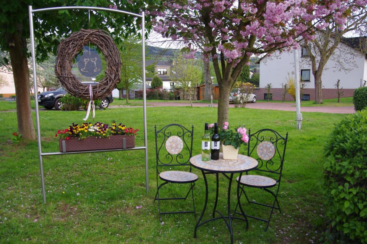 Weingut Weich Otel Riol Dış mekan fotoğraf