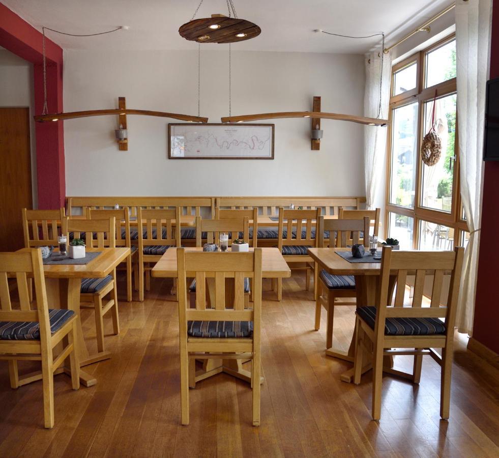 Weingut Weich Otel Riol Dış mekan fotoğraf