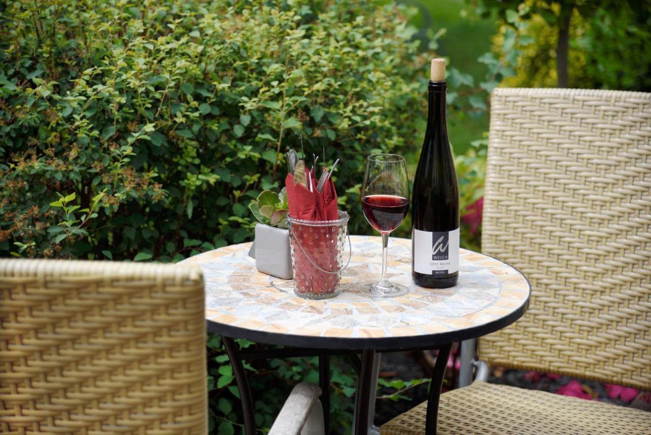 Weingut Weich Otel Riol Dış mekan fotoğraf