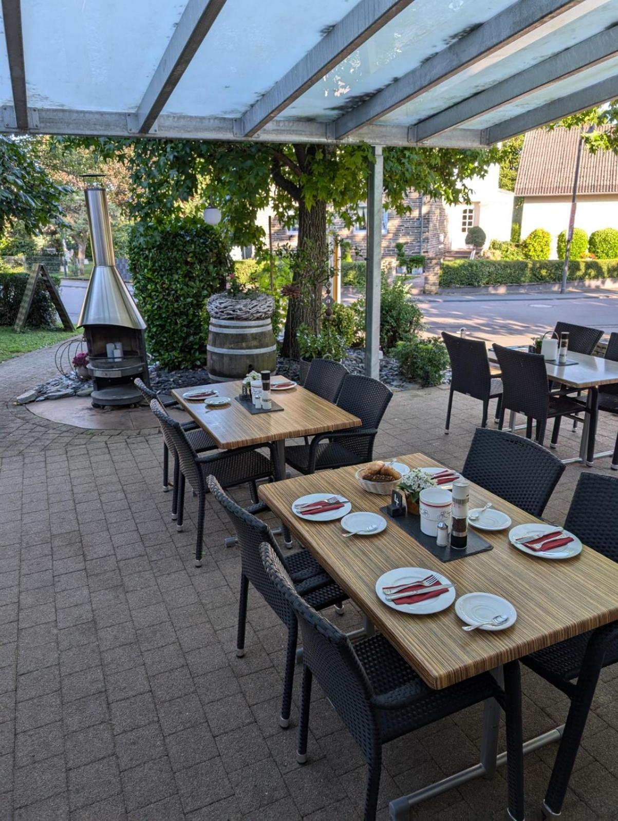 Weingut Weich Otel Riol Dış mekan fotoğraf