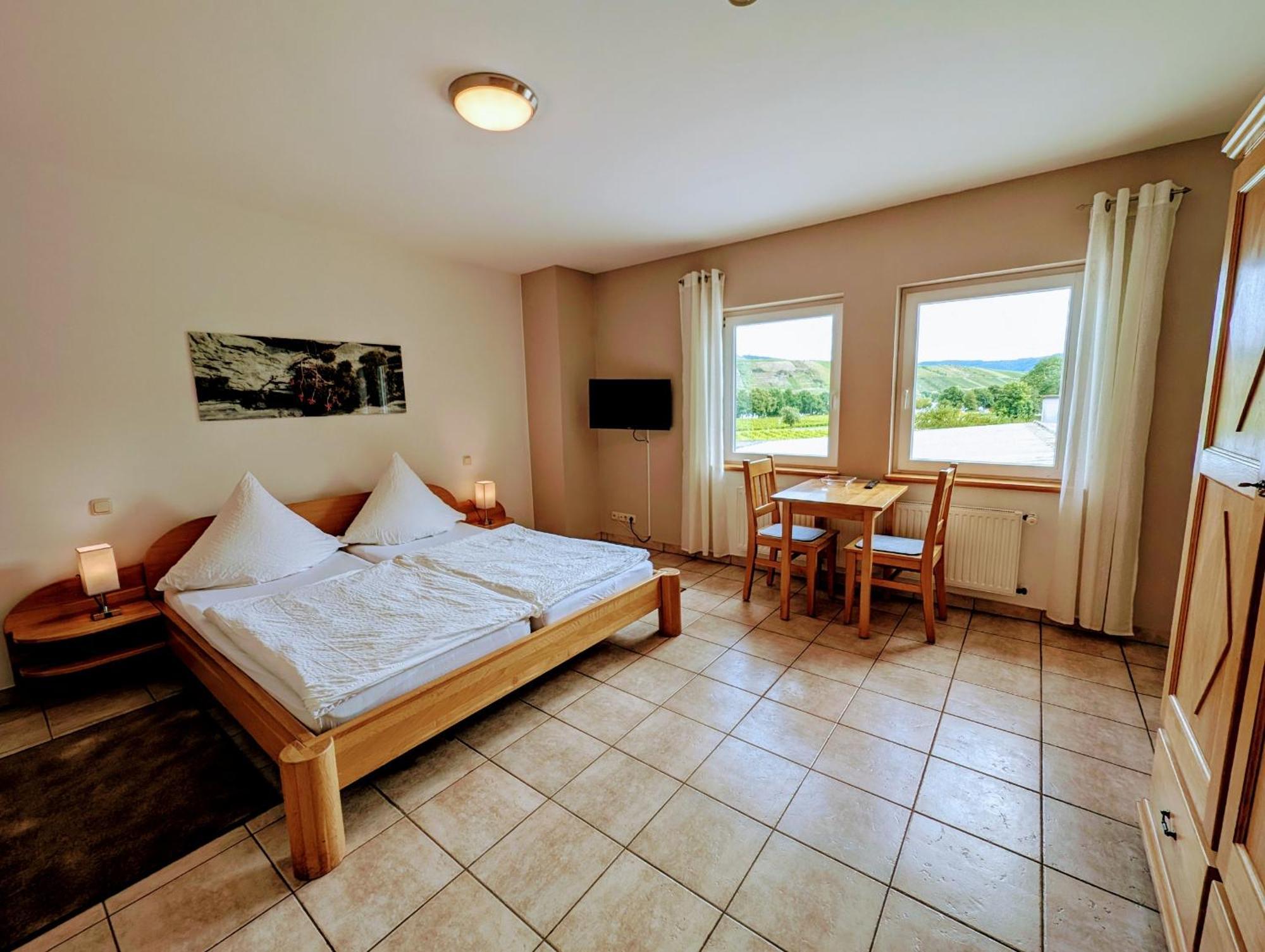Weingut Weich Otel Riol Dış mekan fotoğraf
